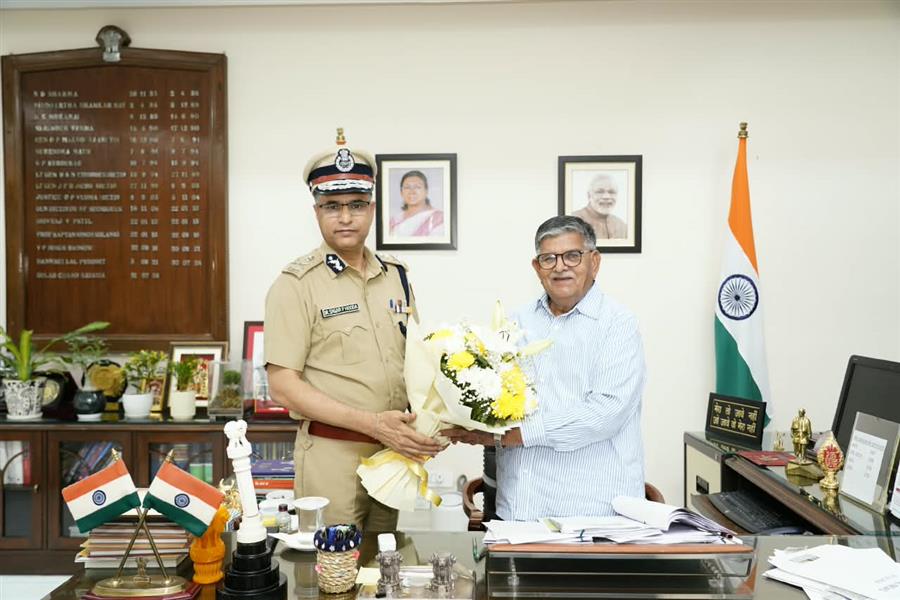 चंडीगढ़ पुलिस को बड़ा गौरव : चंडीगढ़ पुलिस को मिलेगा ‘प्रेसीडेंट्स पुलिस कलर’, डीजीपी सागर प्रीत हुड्डा ने राज्यपाल से की मुलाकात