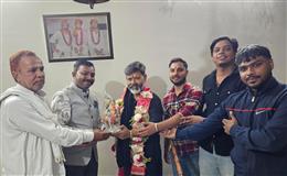 गुग्गा जाहरवीर शोभायात्रा कमेटी ने पूर्व अध्यक्ष इंदल भगत को किया सम्मानित, नवंबर में होने वाली पालकी यात्रा का दिया निमंत्रण