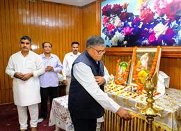 भगवान वाल्मीकि जयंती : राज्यपाल गुलाब चंद कटारिया ने अर्पित किए श्रद्धासुमन, समाज में समरसता का दिया संदेश
