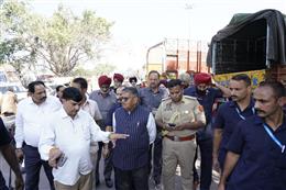 प्रशासक गुलाब चंद कटारिया ने किया GMCH-32 और ट्रांसपोर्ट नगर का दौरा